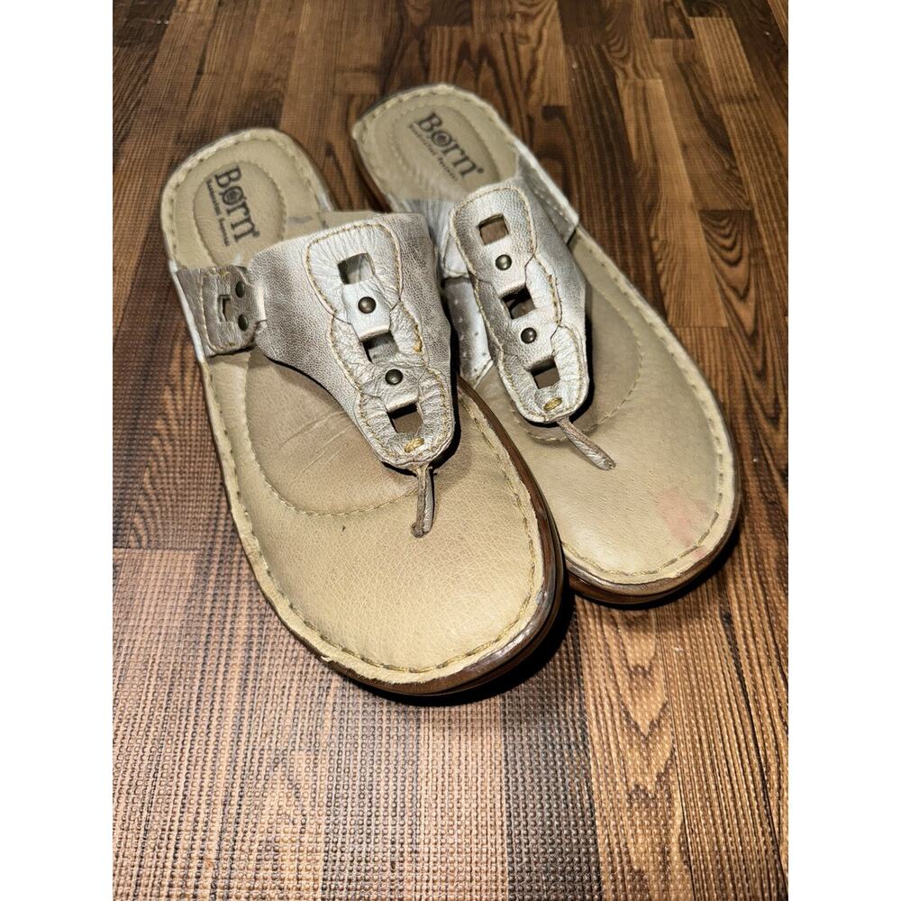 Gold Silver T-strap Born Sandals Size 8 Metallic